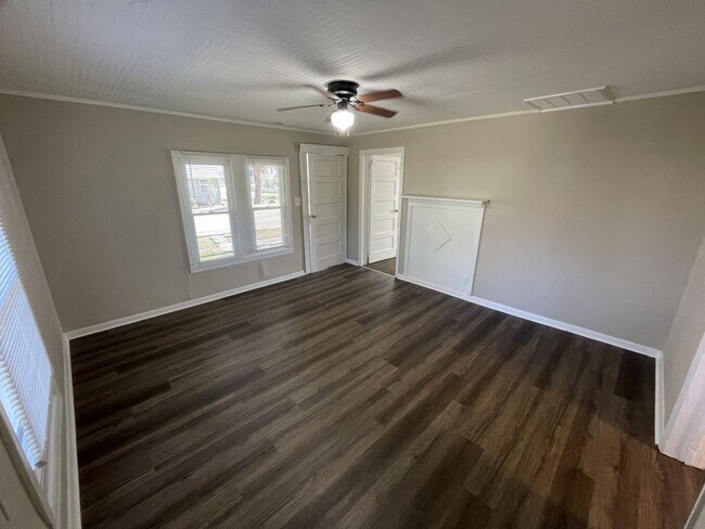 Foto del edificio - 322 E Perry Ave