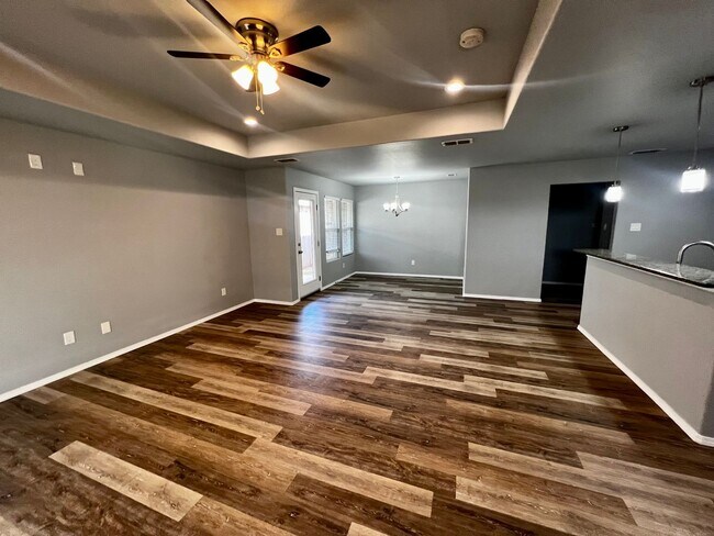 Foto del edificio - 3 Bedroom in Frenship ISD - Coming Soon