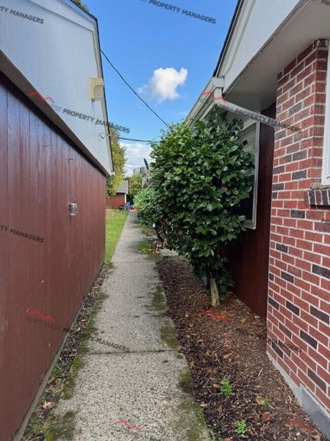 Foto del edificio - 1614-1630 SW Snively Ave