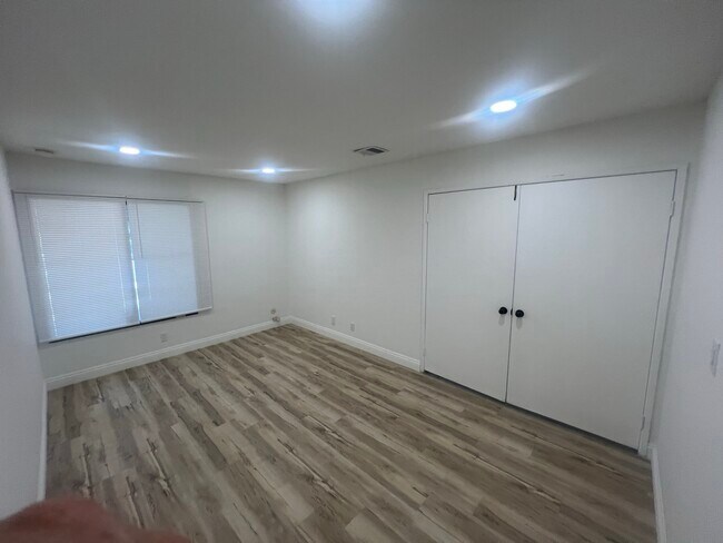 Foto del edificio - 8470 Winnetka Ave