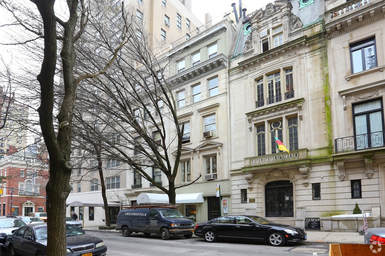 Primary Photo - 24 E 73rd St