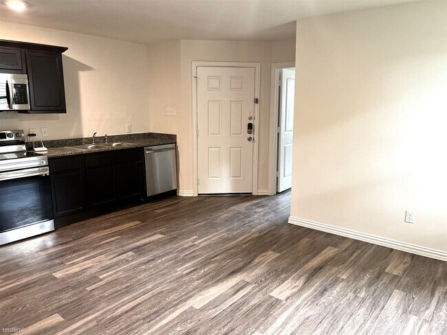 Building Photo - 3 br, 2 bath Duplex - 306 South 23rd Street 1