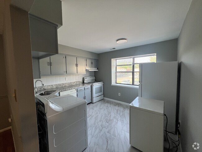 Building Photo - 908 Silver Ct