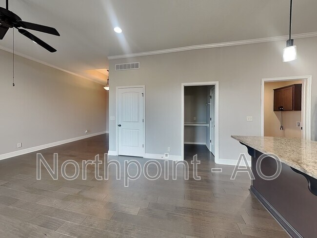 Foto del edificio - 241 Jenny Ln