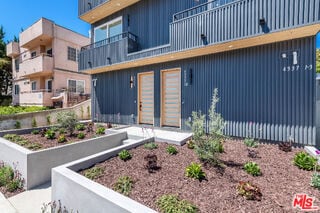 Building Photo - 4333 Dixie Canyon Ave