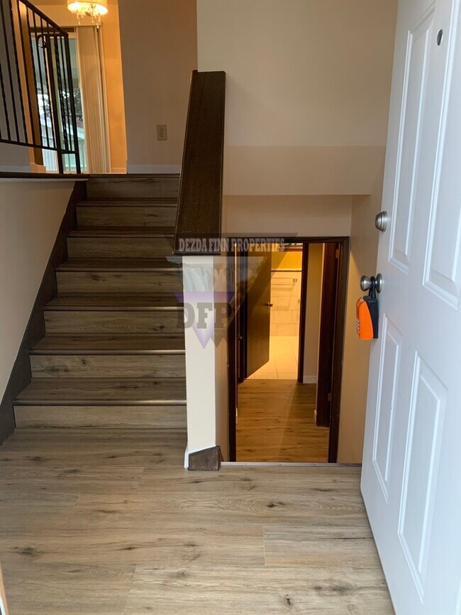 Foto del edificio - Well Maintained 4 bed 2 Bath Home Availabl...