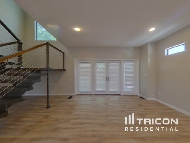 Building Photo - 948 Bruce Cir SE