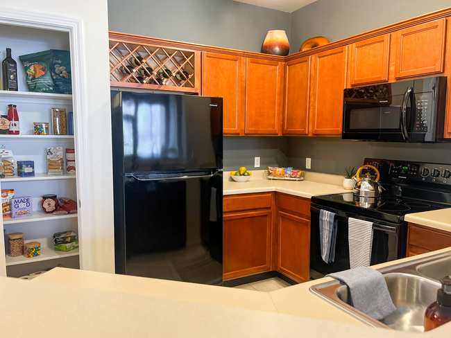 Kitchen1 (2).jpg - Central Park Apartments