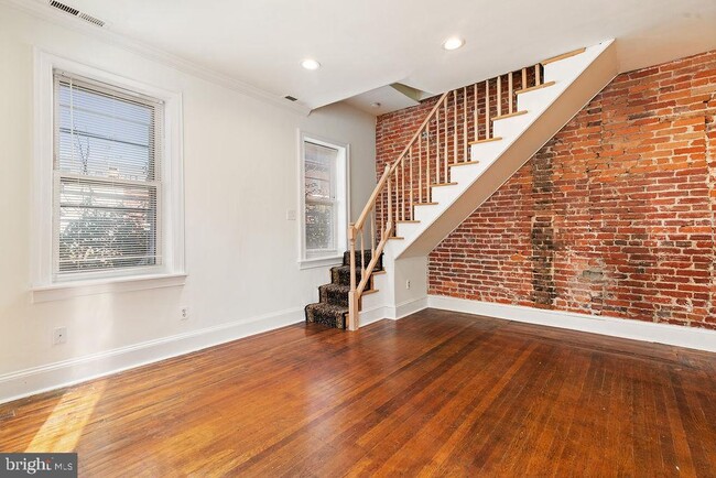 Building Photo - 2738 Poplar St
