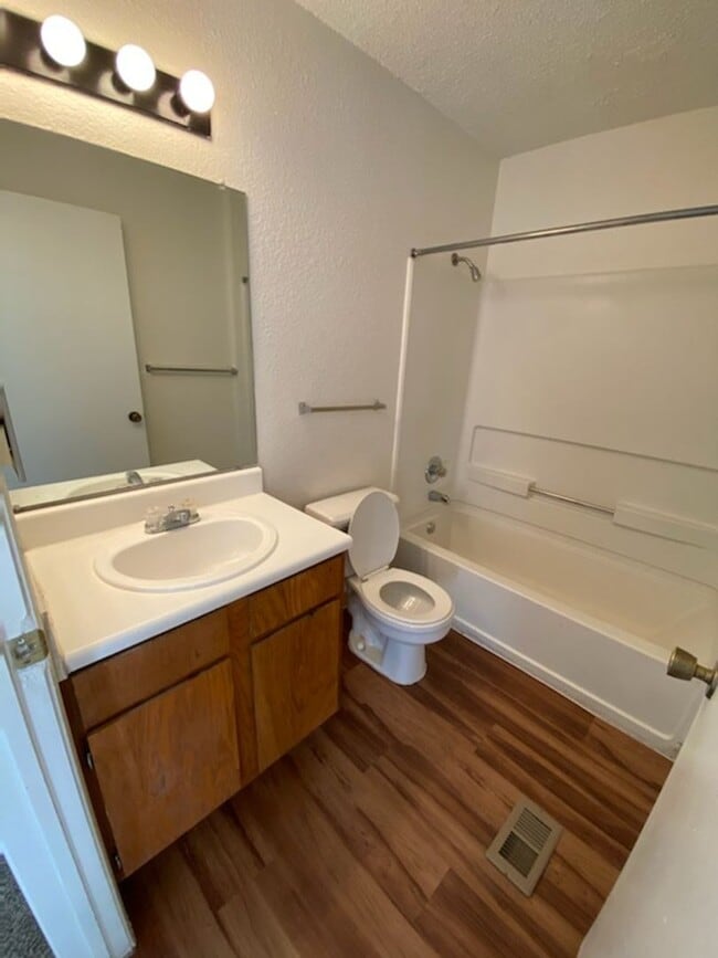 Interior Photo - Cottonwood Estates Apartments