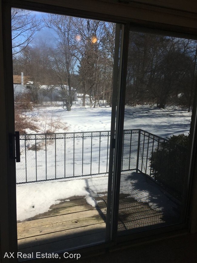 Building Photo - 8 Church St