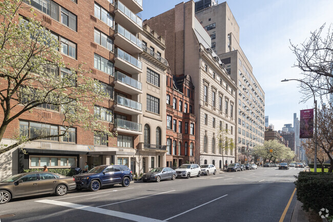 Building Photo - 715 Park Ave