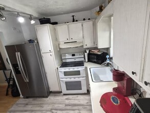 Building Photo - 100 Royal Palm Way