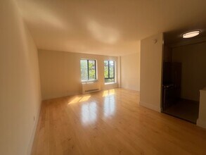 Building Photo - 410 W 53rd St