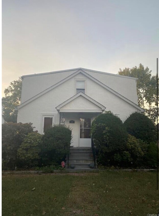 932 Lester Ave Unit 2, Mamaroneck, NY 10543 Apartments in Mamaroneck