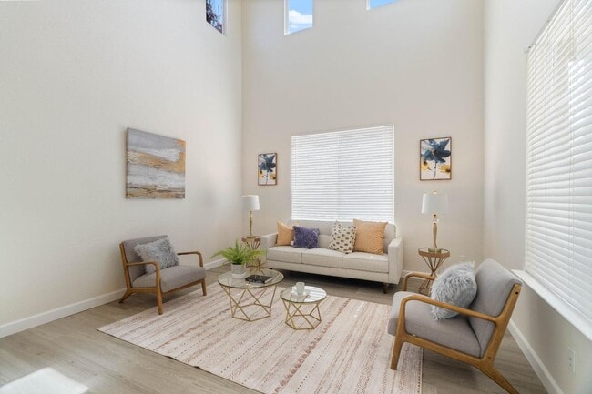 Building Photo - Large two-story home in the Bridal Ridge c...