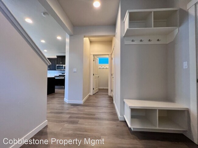 Foto del edificio - 4 br, 2.5 bath House - 3121 N Lochness Ave