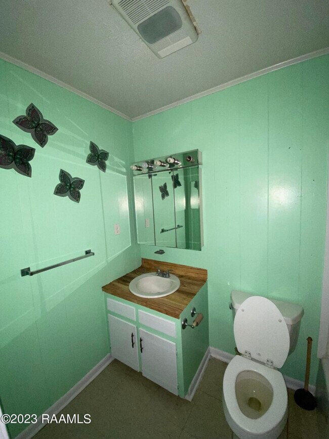Building Photo - 108 Burrow Dr