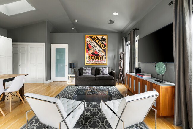 Foto del edificio - 6339 W 6th St