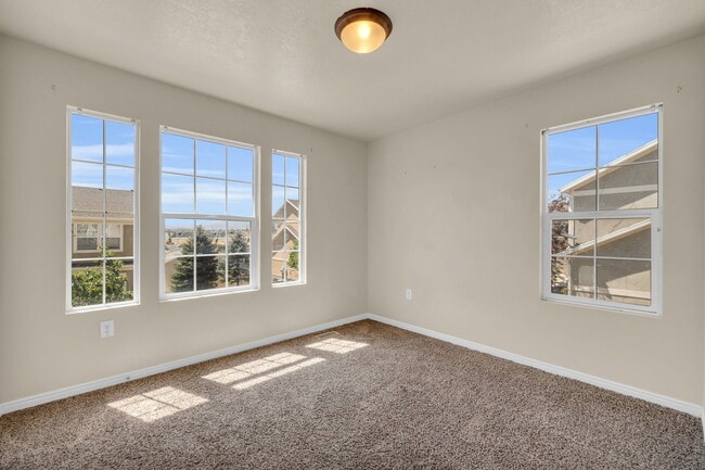 Building Photo - 6837 Bottlebrush Ln