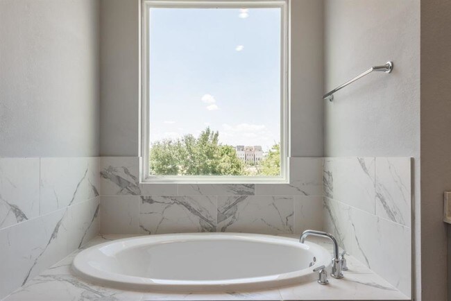 Foto del edificio - 8409 Hempstead Rd