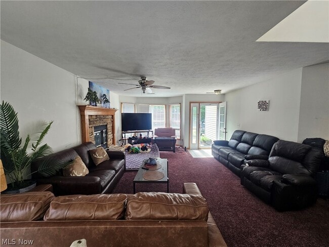 Building Photo - 15032 Woodsong Dr