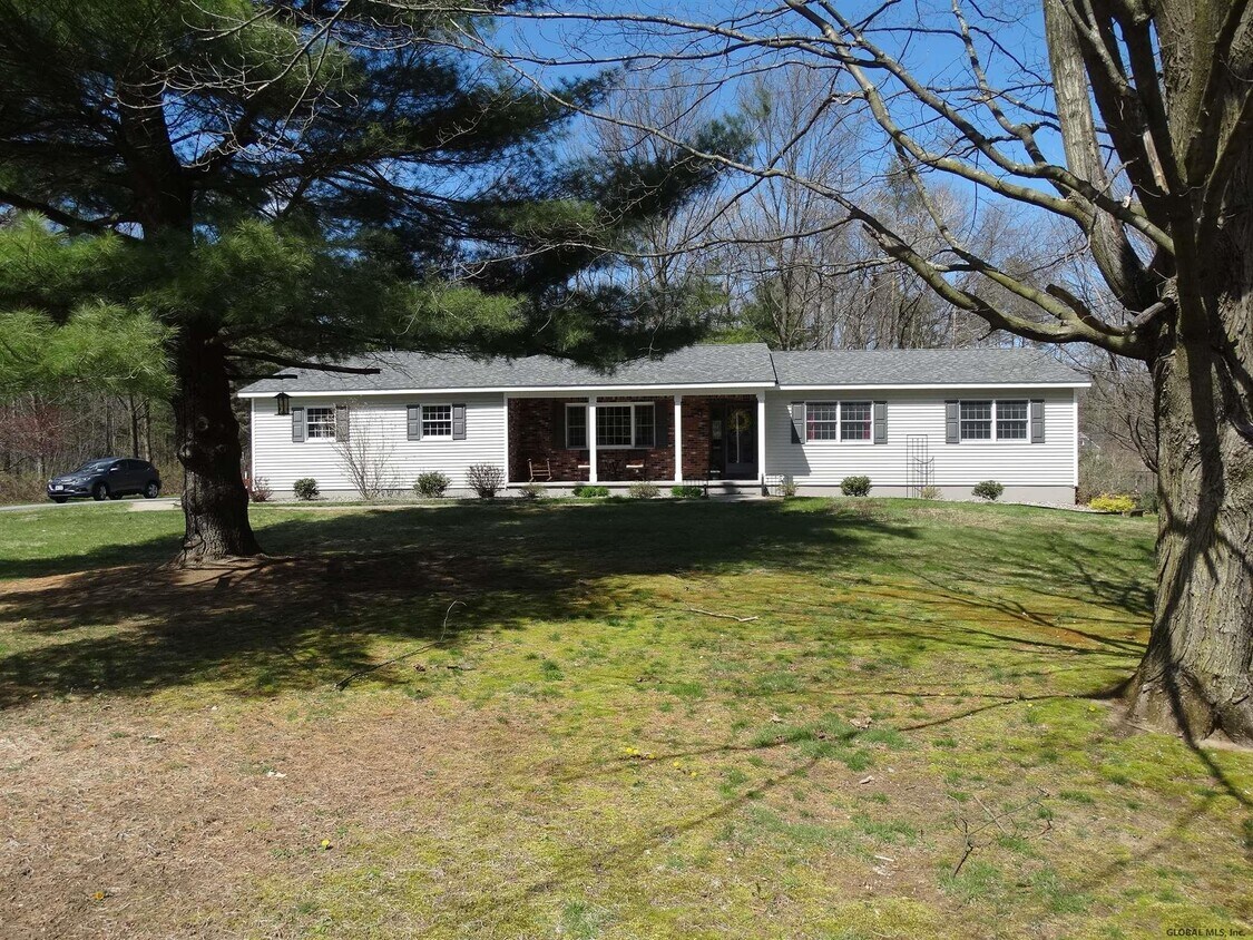 Foto principal - 537 Clifton Park Center Rd