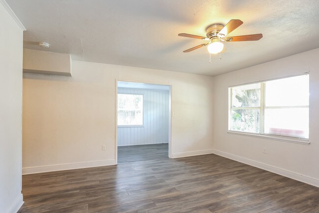 Foto del edificio - Leasing Move-in Ready 3BR 1.5BA home!