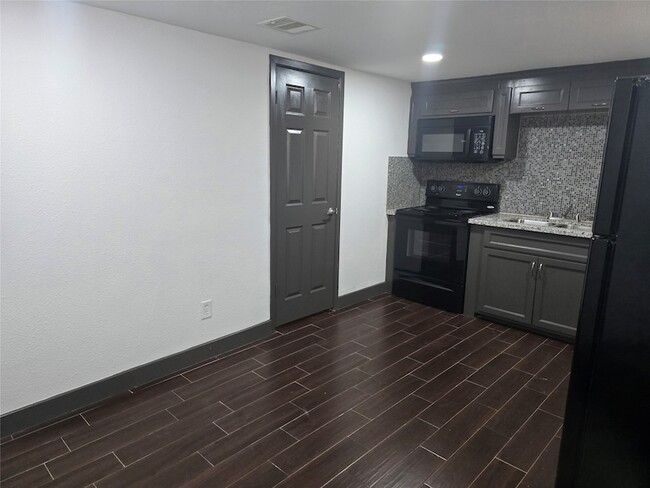 Photo - 1501 Asbury St Apartment
