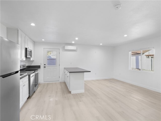 Foto del edificio - 8828 Chimineas Ave