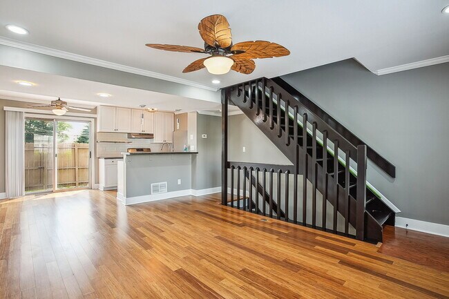 Foto del edificio - 4841 Stoneybrook Blvd