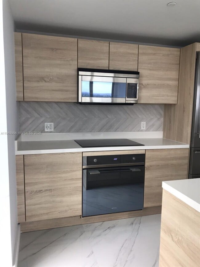 Building Photo - 16385 Biscayne Blvd