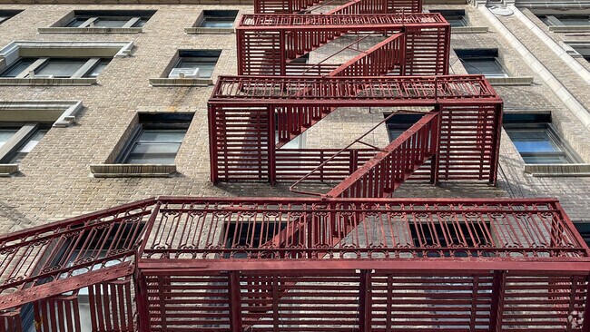 Foto del edificio - 47 Fort Washington Ave