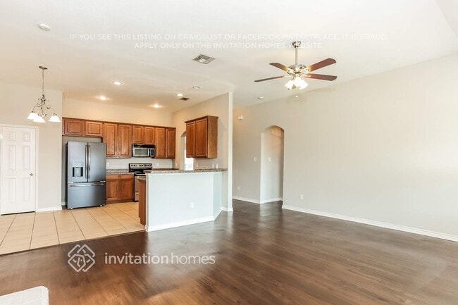 Building Photo - 904 Peach Ln