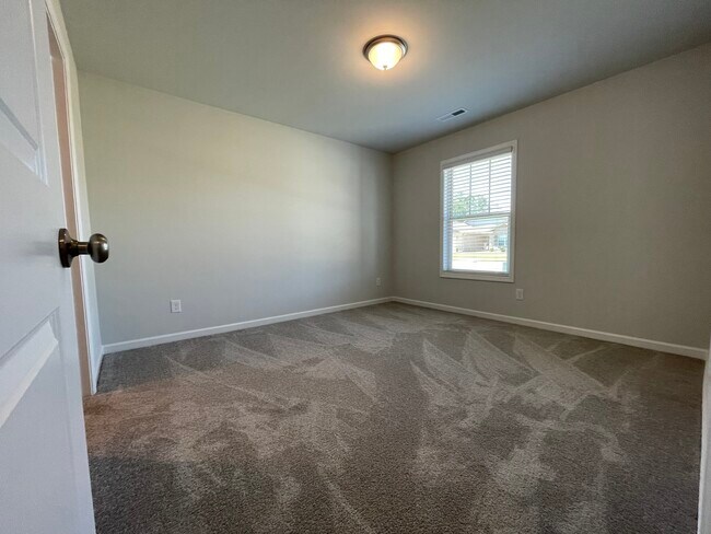 Building Photo - 216 Hydra Cir