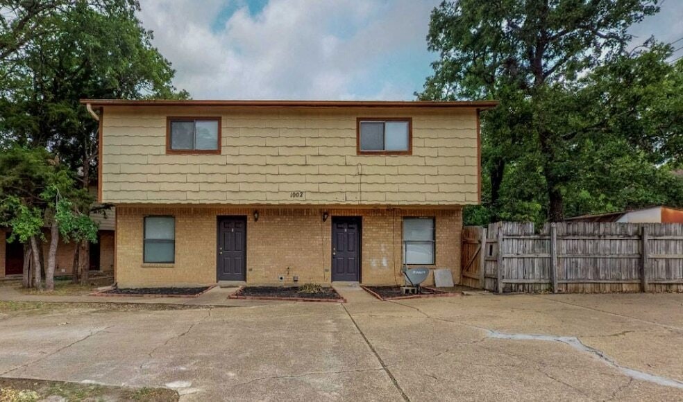 Primary Photo - 1002 Verde Dr
