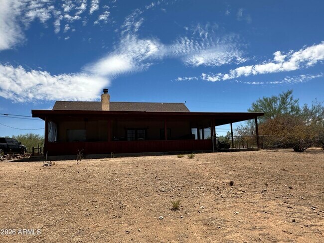 Foto del edificio - 1328 E Maddock Rd