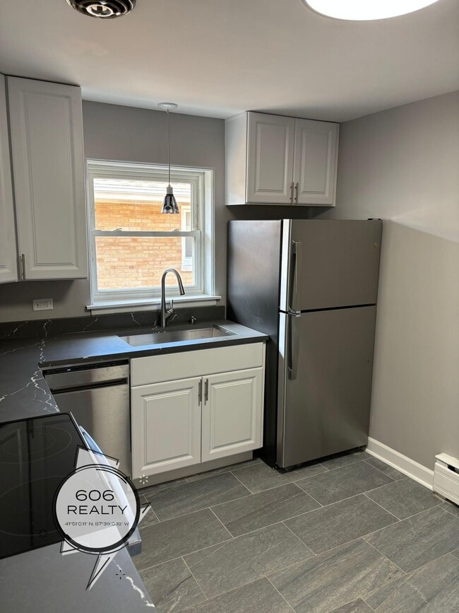 Building Photo - Franklin Park Apartments!