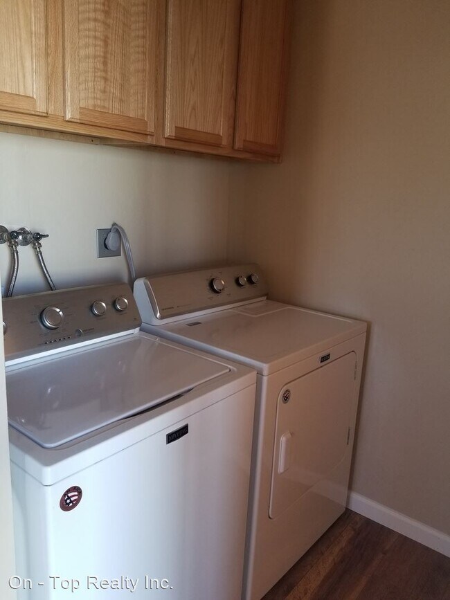 Foto del edificio - 4 br, 2.5 bath House - 519 E. Lacrosse