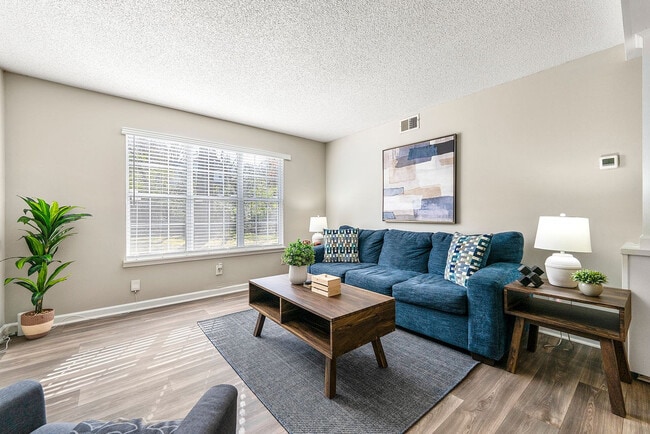 Building Photo - 987 Collier Rd NW