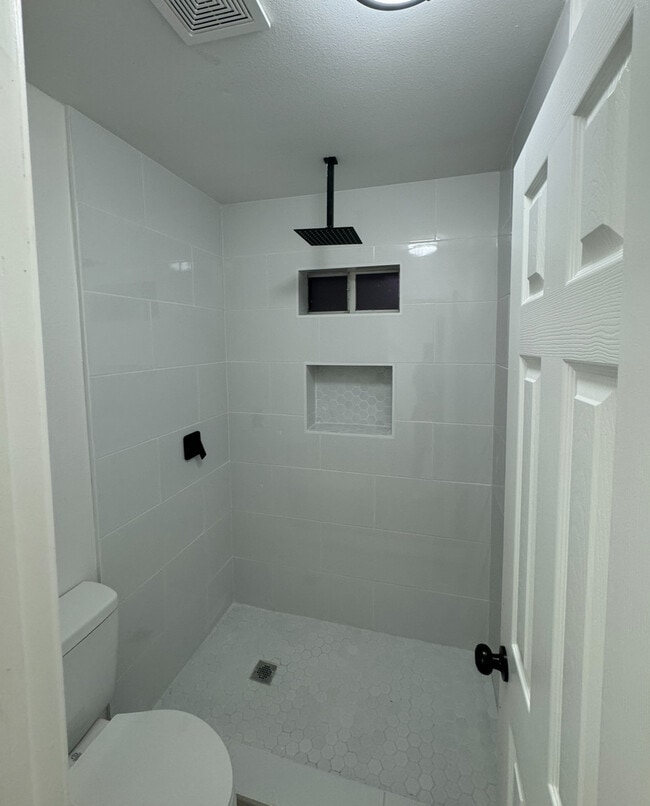 Foto del edificio - 1710 Tampa St