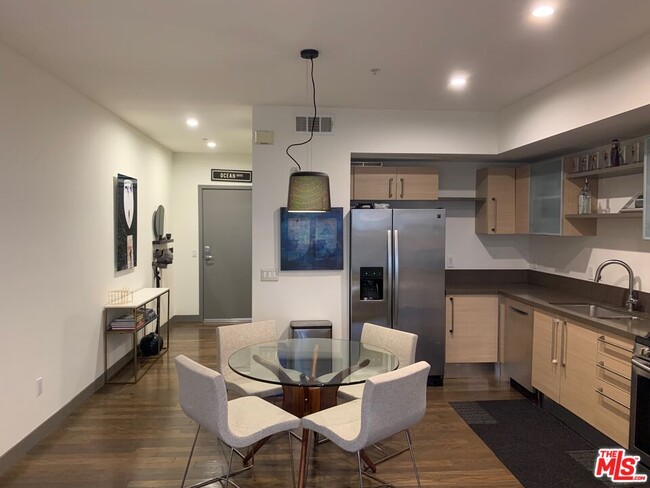 Building Photo - 1234 Wilshire Blvd