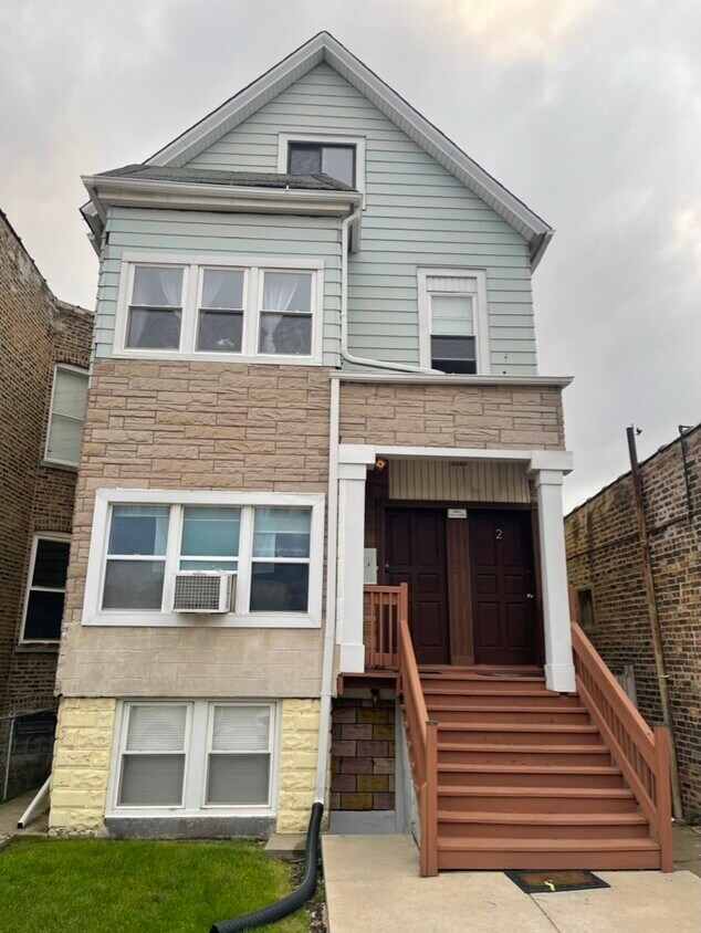 Primary Photo - 3532 N Elston Ave