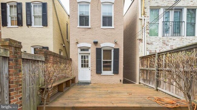 Foto del edificio - 1319 35th St NW