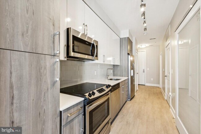 Building Photo - 145 Riverhaven Dr