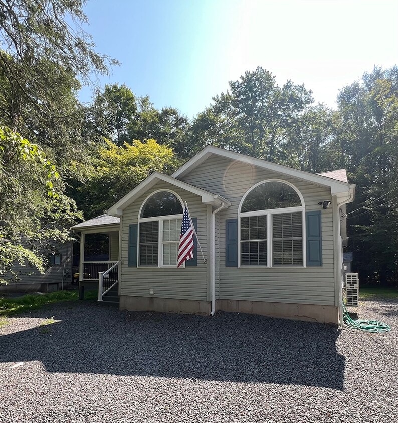 Foto principal - 90 Minisink Dr
