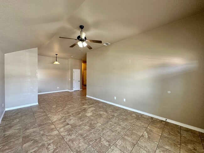 Building Photo - 307 Sladecek Dr