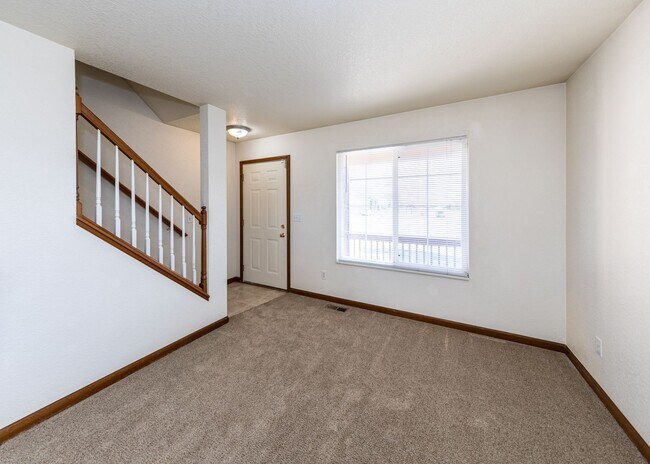 Building Photo - Great 4Bd, 3.5Bth, 2Car w/Amazing view!