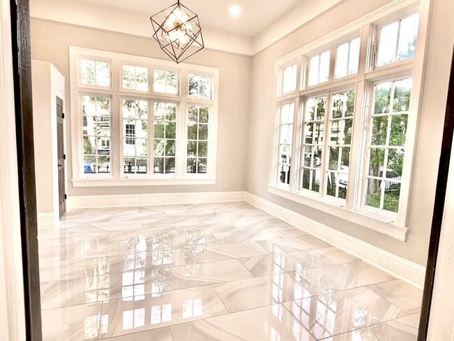 Building Photo - The Lauren Luxury Apartments