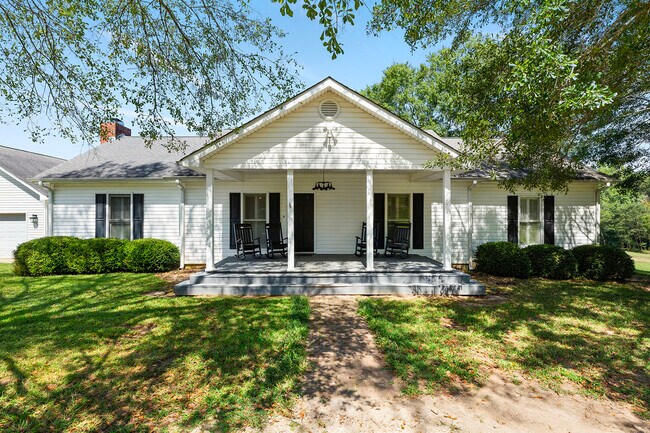 Building Photo - 12575 Hutcheson Ferry Rd